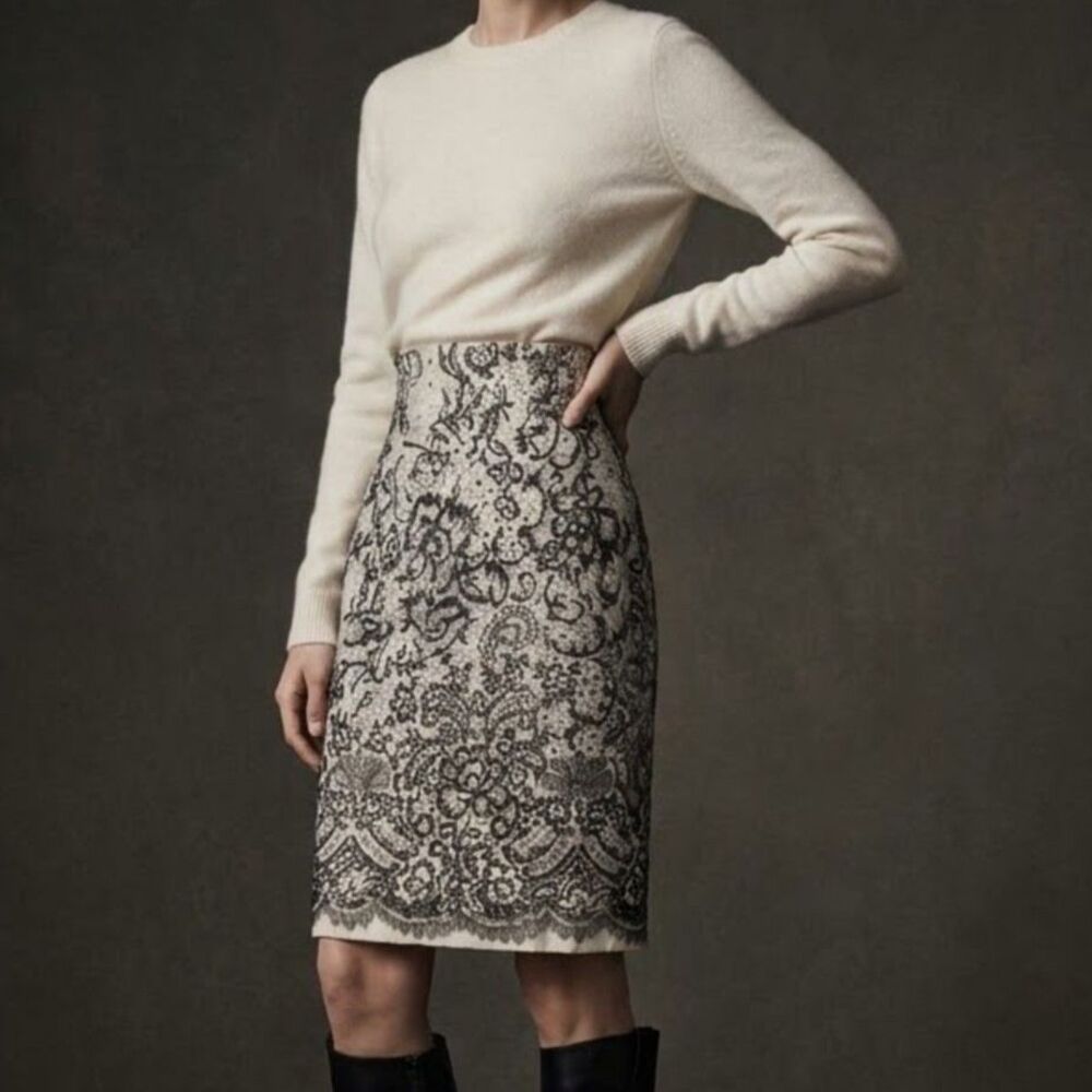 Emanuel Ungaro Pencil Skirt Size 2  Designer size 36 Lace Pattern Print Designer